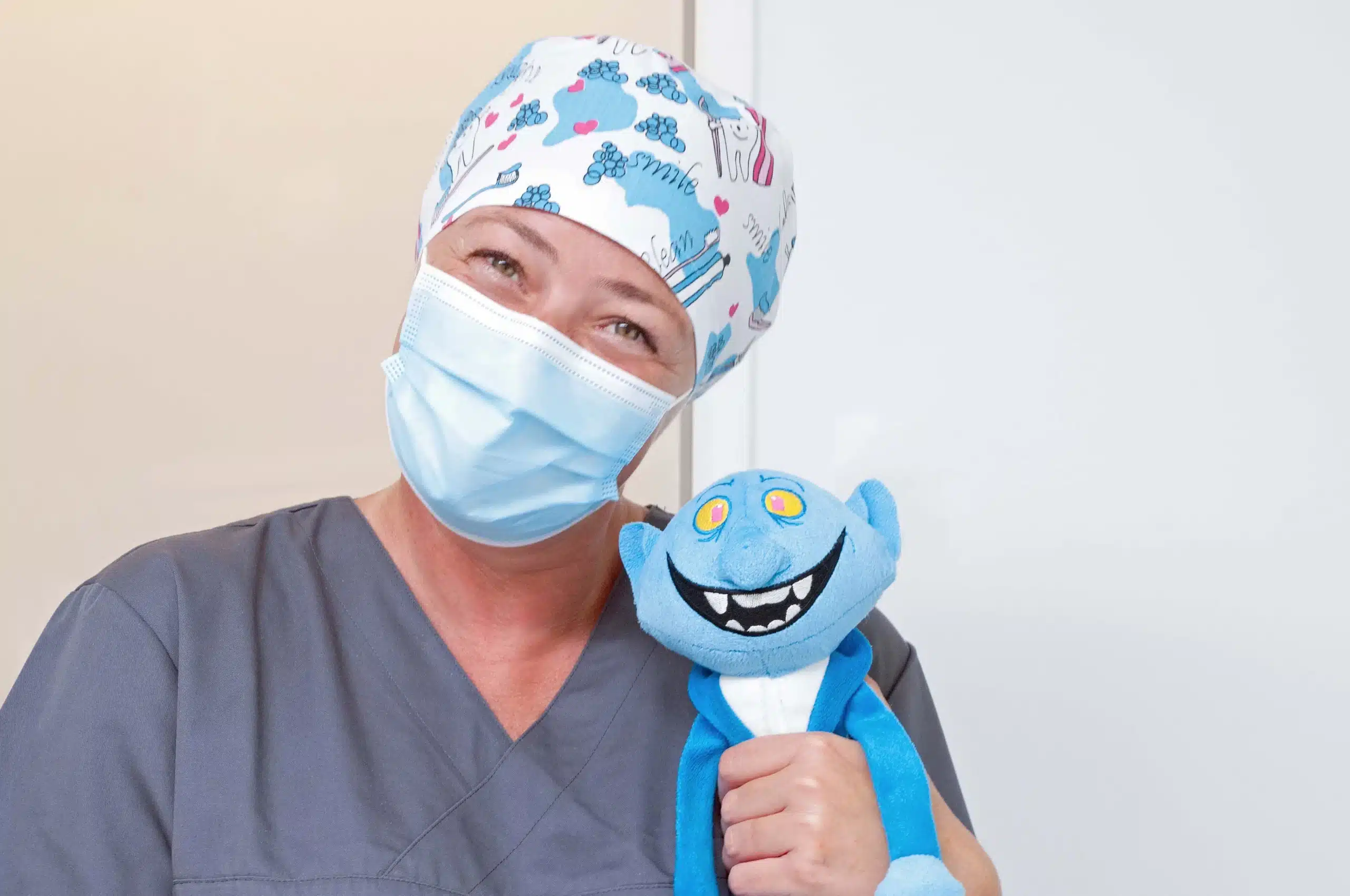 smiling pedodontist